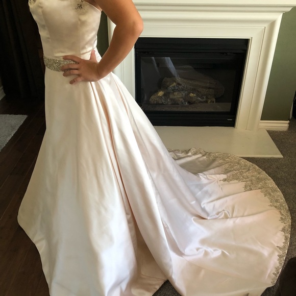 Wedding dress and tiara - Picture 4 of 8